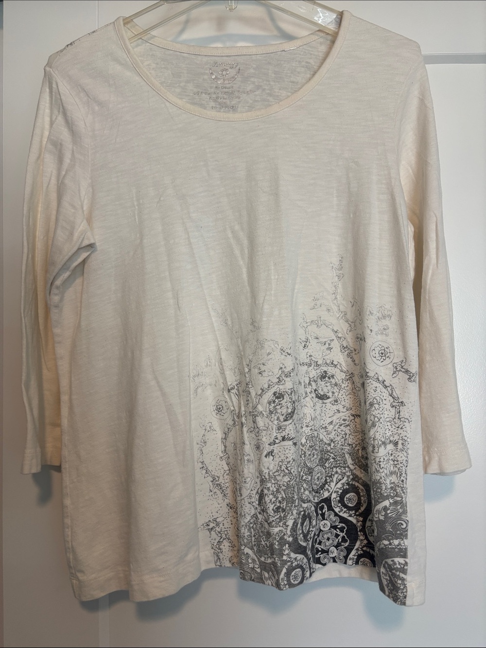 Chico's Cream 3/4 sleeve Scoop Neck Top with Gray Scroll Accent size 2
